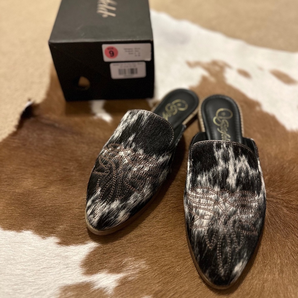 Womens Cowhide Slide On Shoes - Size 9